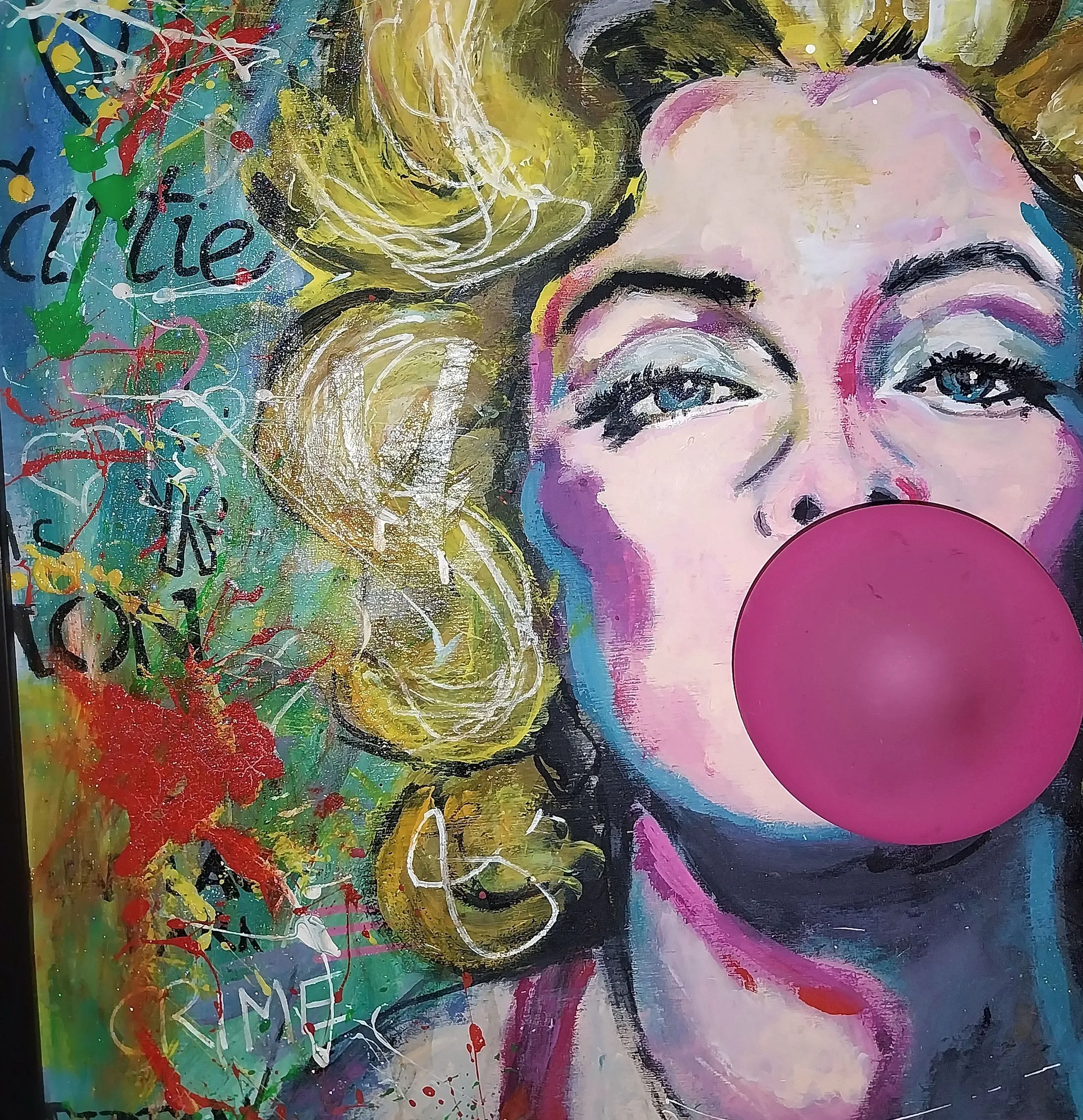 Opera Pop Art di RO5 con ritratto femminile e dettagli pittorici multicolore